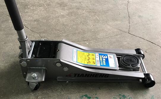 3T臥式液壓千斤頂